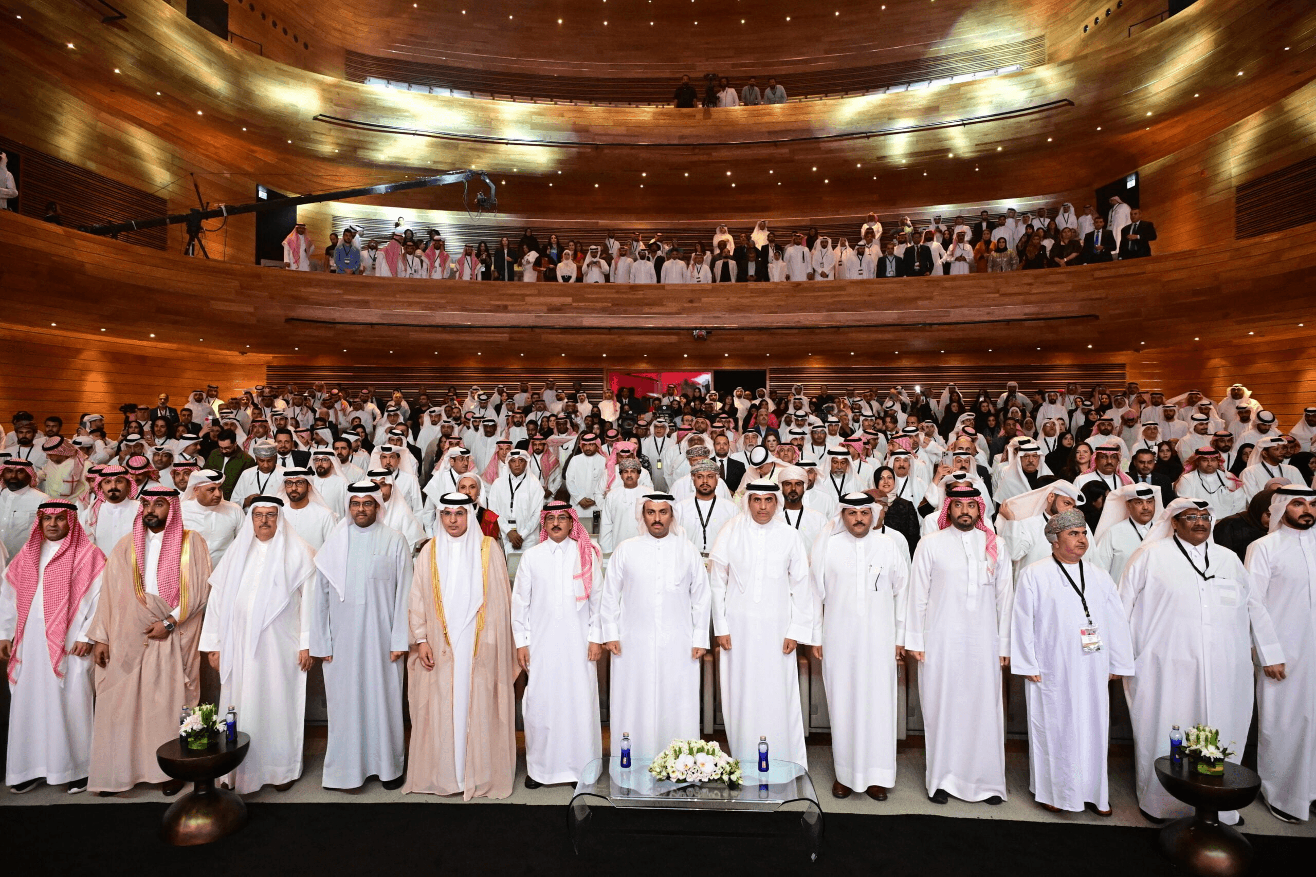 صورة جماعية للمشاركين في الدورة الثانية عشرة